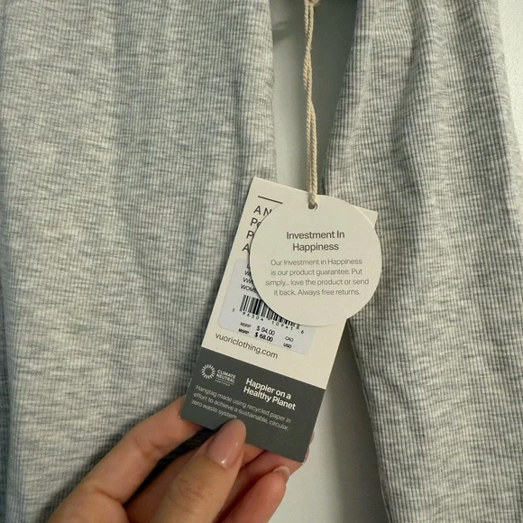 Women's Vuori Long Sleeve Pose Scoop Tee - Picture 3 of 4